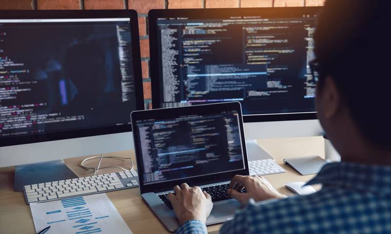 数据科学选型:R与Python如何赋能凤泉区网站建设?